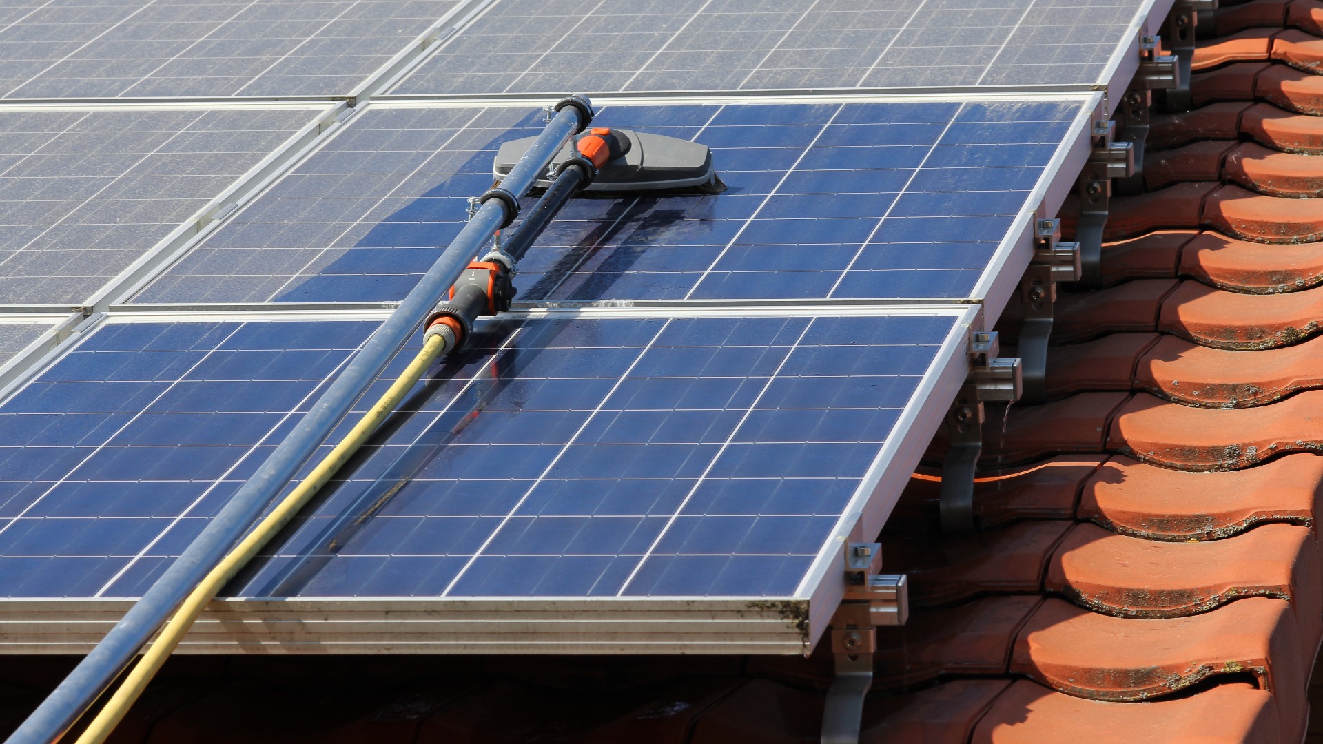 Säubern von Solarmodulen